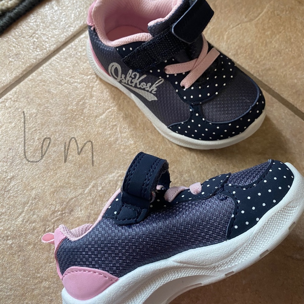 Oshkosh girls toddler size 6. NWOT